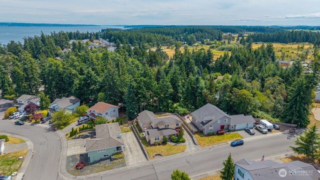2140 SW Vista Park Drive, Oak Harbor, WA 98277