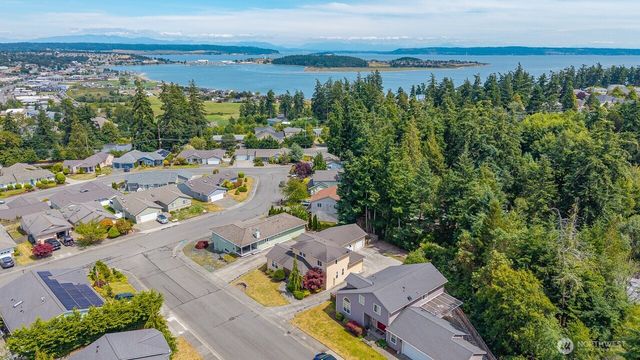 2140 SW Vista Park Drive, Oak Harbor, WA 98277