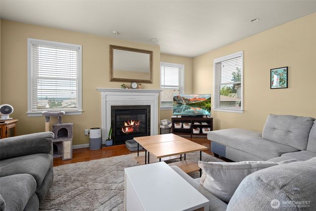 2140 SW Vista Park Drive, Oak Harbor, WA 98277