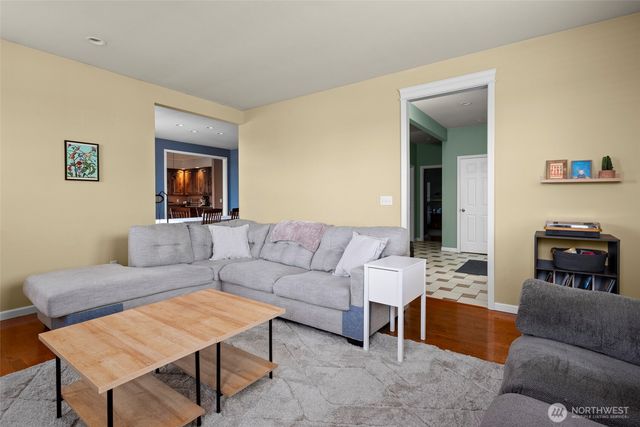 2140 SW Vista Park Drive, Oak Harbor, WA 98277