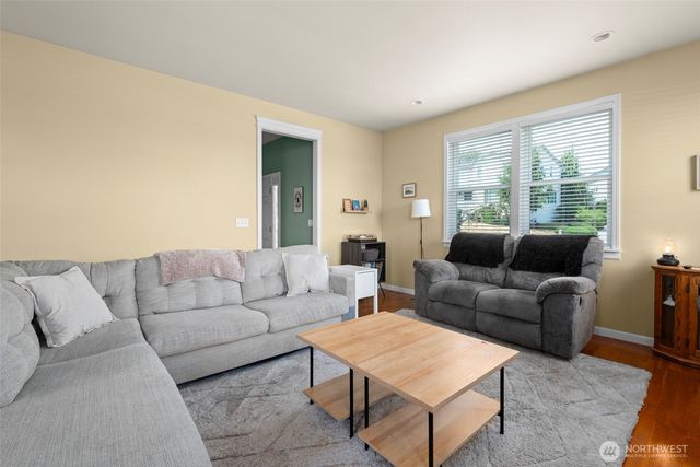 2140 SW Vista Park Drive, Oak Harbor, WA 98277