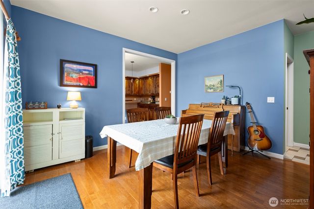 2140 SW Vista Park Drive, Oak Harbor, WA 98277