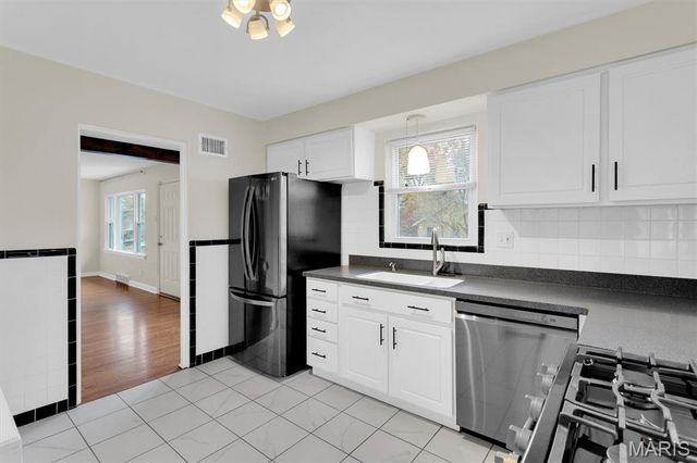 7541 Ahern Avenue, University City, MO 63130