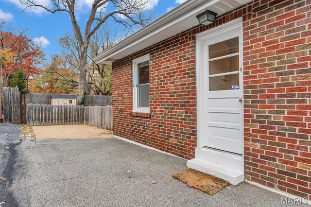 7541 Ahern Avenue, University City, MO 63130