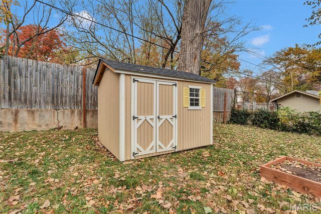 7541 Ahern Avenue, University City, MO 63130