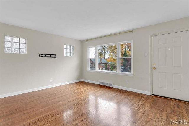 7541 Ahern Avenue, University City, MO 63130