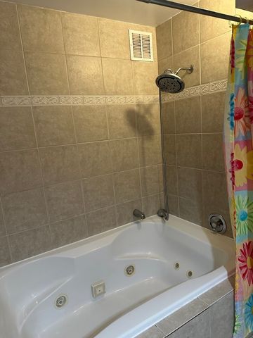 8809 W Golf Road 11F, Niles, IL 60714