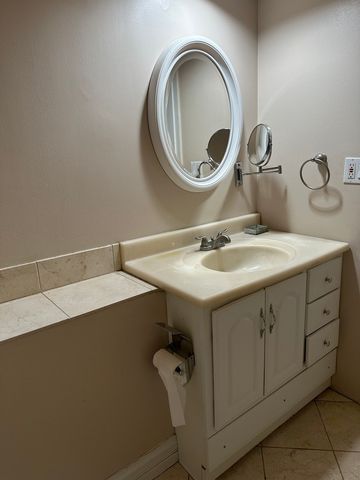 8809 W Golf Road 11F, Niles, IL 60714