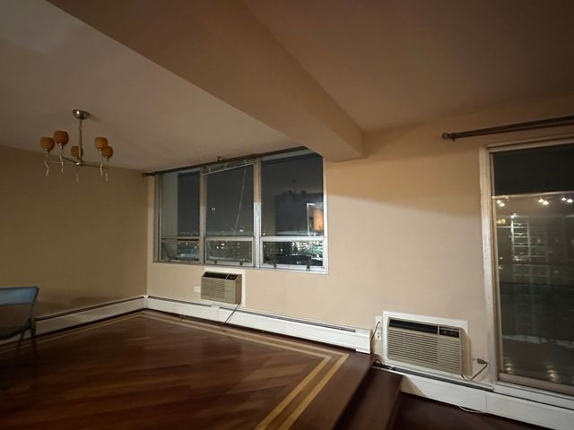 8809 W Golf Road 11F, Niles, IL 60714