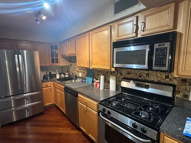 8809 W Golf Road 11F, Niles, IL 60714