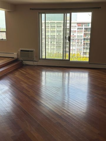 8809 W Golf Road 11F, Niles, IL 60714