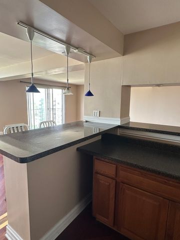 8809 W Golf Road 11F, Niles, IL 60714