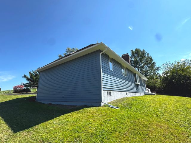 4 Bayview Circle, Watertown, CT 06795