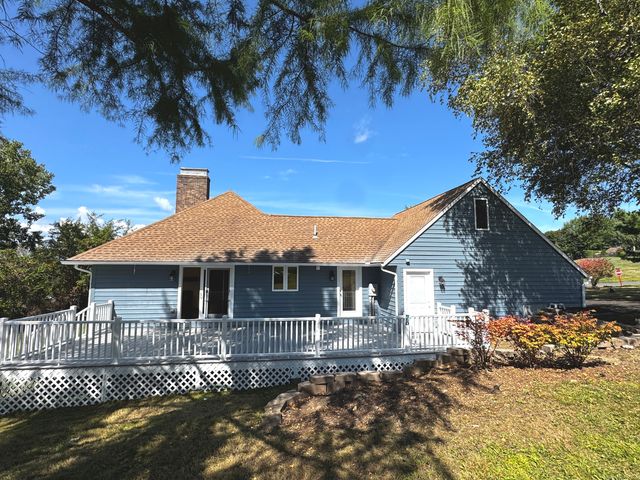 4 Bayview Circle, Watertown, CT 06795