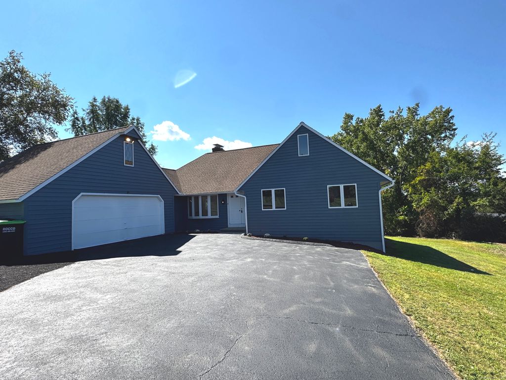 4 Bayview Circle, Watertown, CT 06795