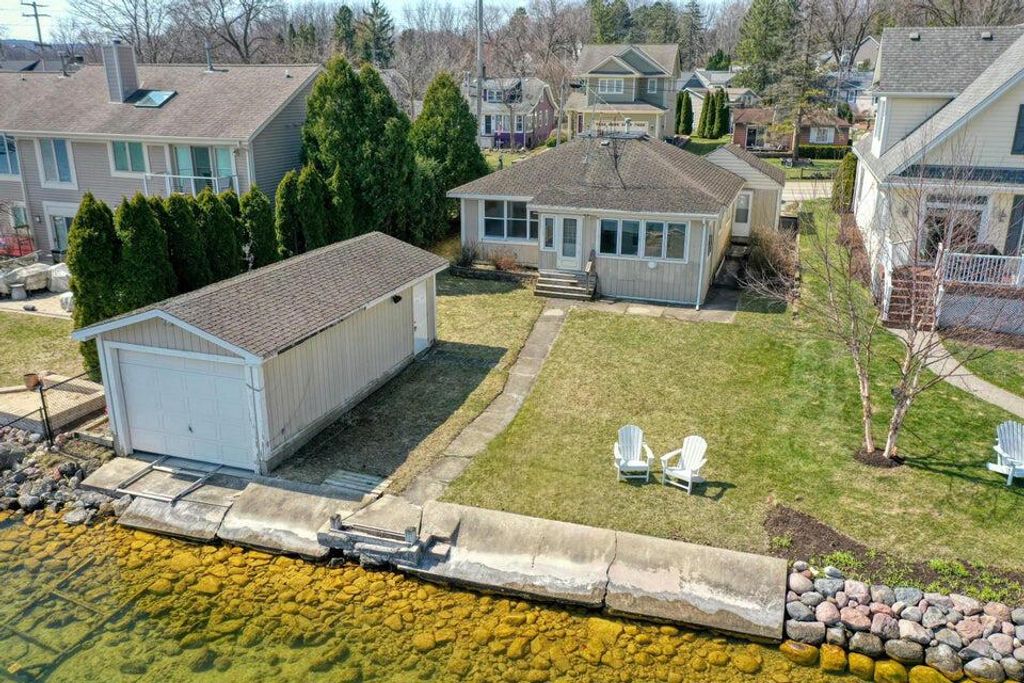 1603 Milwaukee STREET, Delafield, WI 53018