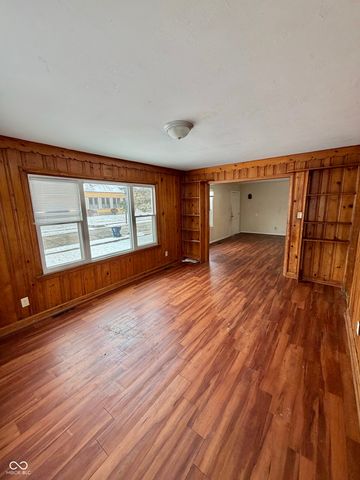 521 W 37th Street, Anderson, IN 46013