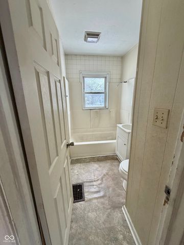 521 W 37th Street, Anderson, IN 46013