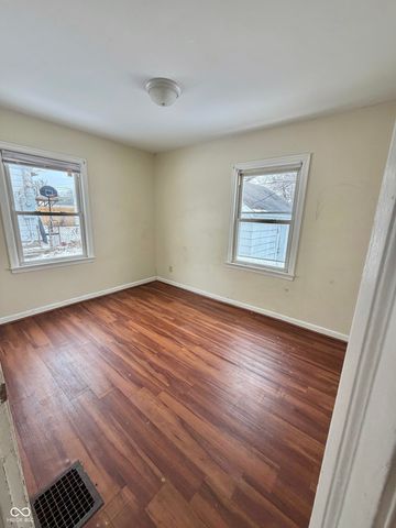 521 W 37th Street, Anderson, IN 46013