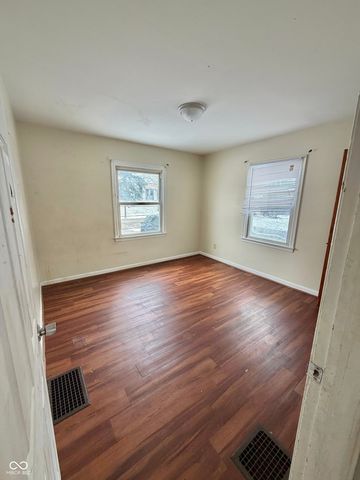 521 W 37th Street, Anderson, IN 46013