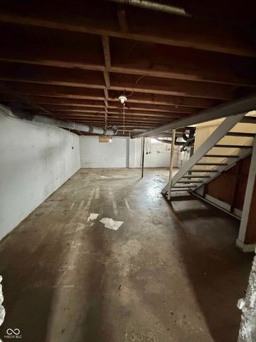 521 W 37th Street, Anderson, IN 46013