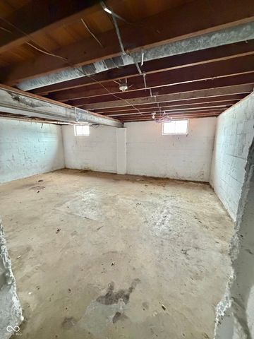 521 W 37th Street, Anderson, IN 46013