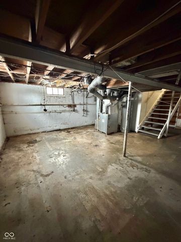 521 W 37th Street, Anderson, IN 46013