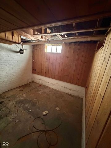 521 W 37th Street, Anderson, IN 46013