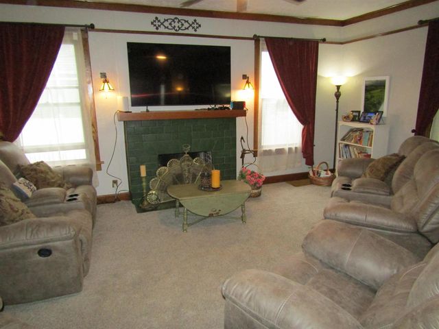 129 S 10th St., Salina, KS 67401