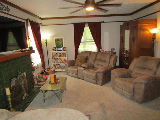 129 S 10th St., Salina, KS 67401