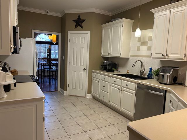 24 Ozark Drive, Maumelle, AR 72113