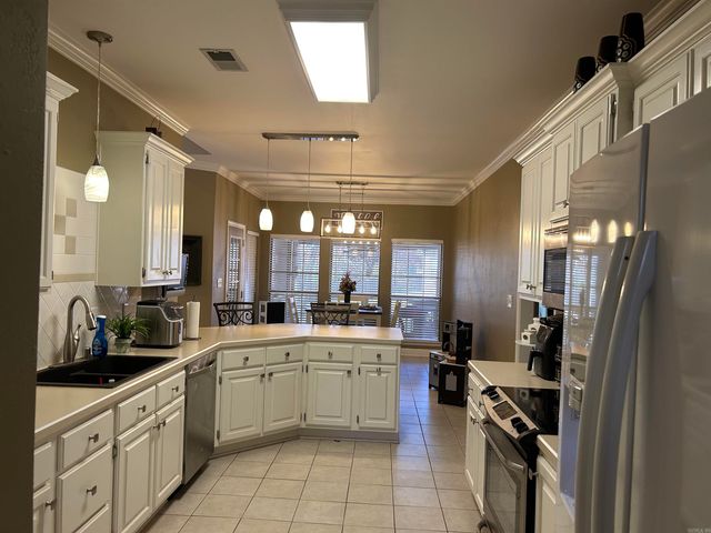 24 Ozark Drive, Maumelle, AR 72113