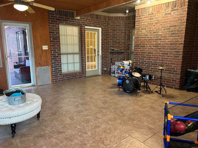 24 Ozark Drive, Maumelle, AR 72113