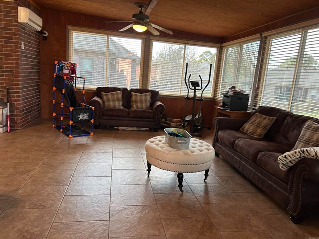 24 Ozark Drive, Maumelle, AR 72113