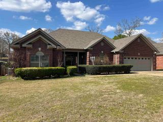 24 Ozark Drive, Maumelle, AR 72113