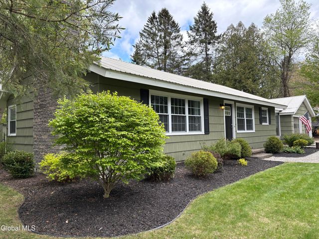 13 Laurel Road, Moreau, NY 12828