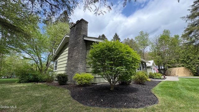 13 Laurel Road, Moreau, NY 12828