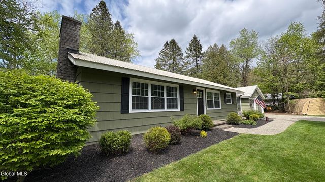 13 Laurel Road, Moreau, NY 12828
