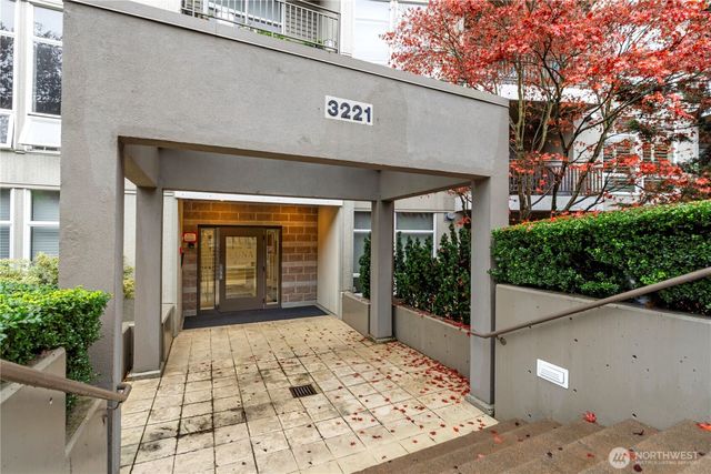 3221 SW Avalon Way #413, Seattle, WA 98126