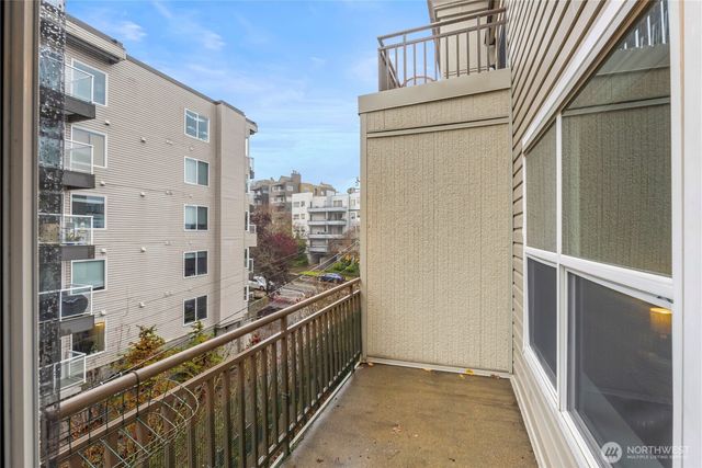 3221 SW Avalon Way #413, Seattle, WA 98126