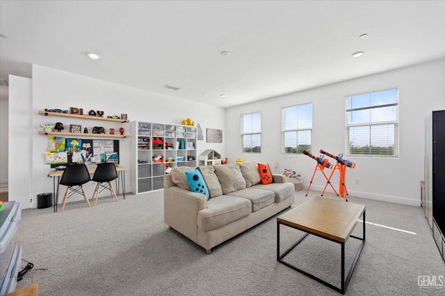 3310 Spruce Park Way, Shafter, CA 93263