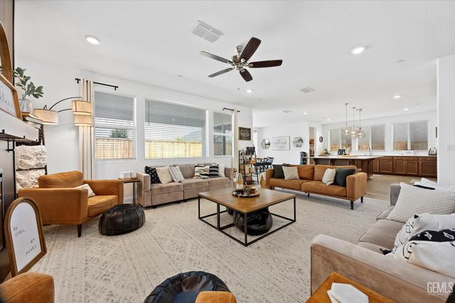 3310 Spruce Park Way, Shafter, CA 93263