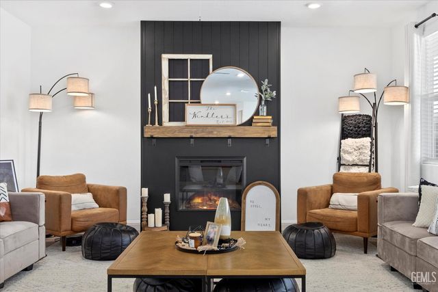 3310 Spruce Park Way, Shafter, CA 93263