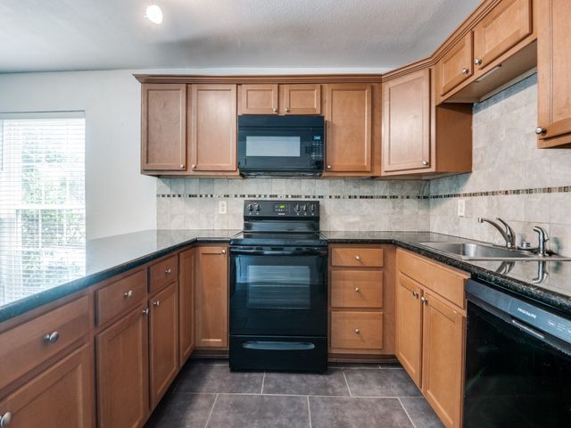 5234 Fleetwood Oaks Avenue 120, Dallas, TX 75235