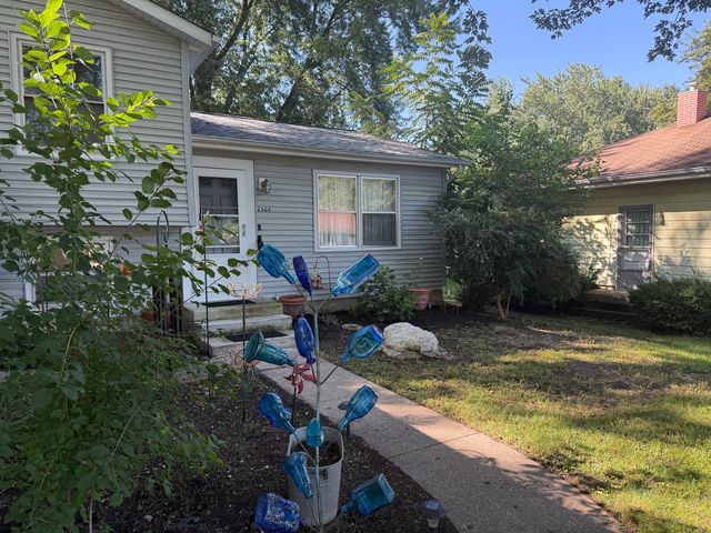 2505 Magnolia Lane, Lindenhurst, IL 60046