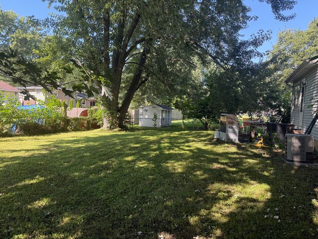 2505 Magnolia Lane, Lindenhurst, IL 60046