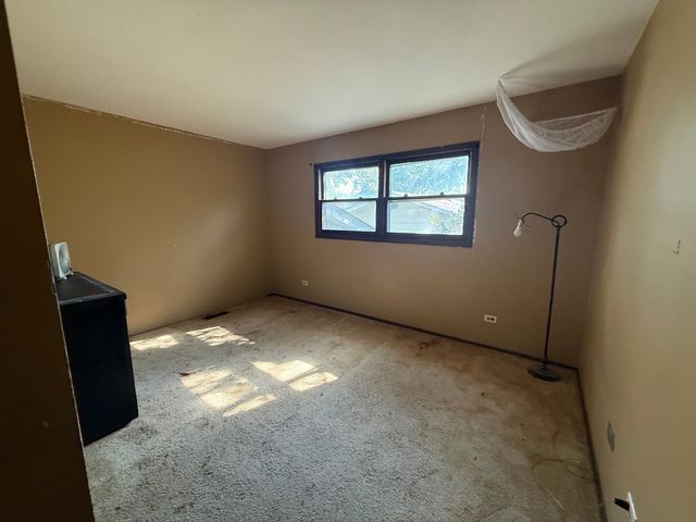 2505 Magnolia Lane, Lindenhurst, IL 60046