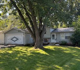 2505 Magnolia Lane, Lindenhurst, IL 60046