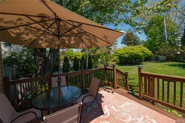 20 Evon Drive SW, Syosset, NY 11791