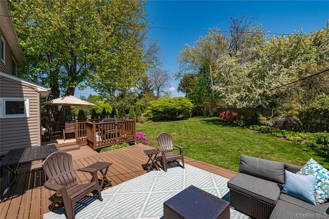 20 Evon Drive SW, Syosset, NY 11791